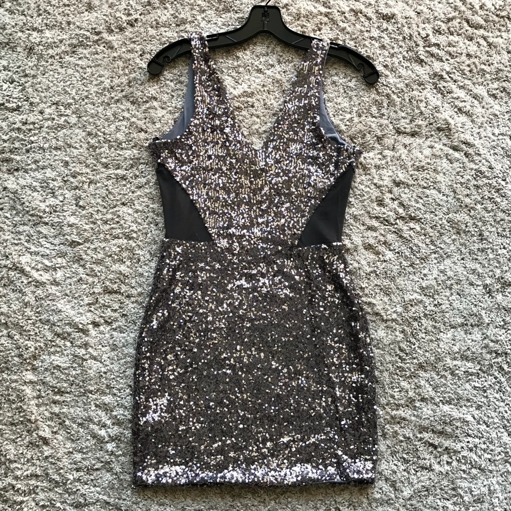 Bebe Dress - Picture 2 of 7